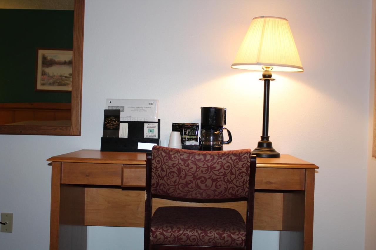Rodeway Inn Gateway To Medora T-Roosevelt & Makoshika State Park Wibaux Ngoại thất bức ảnh