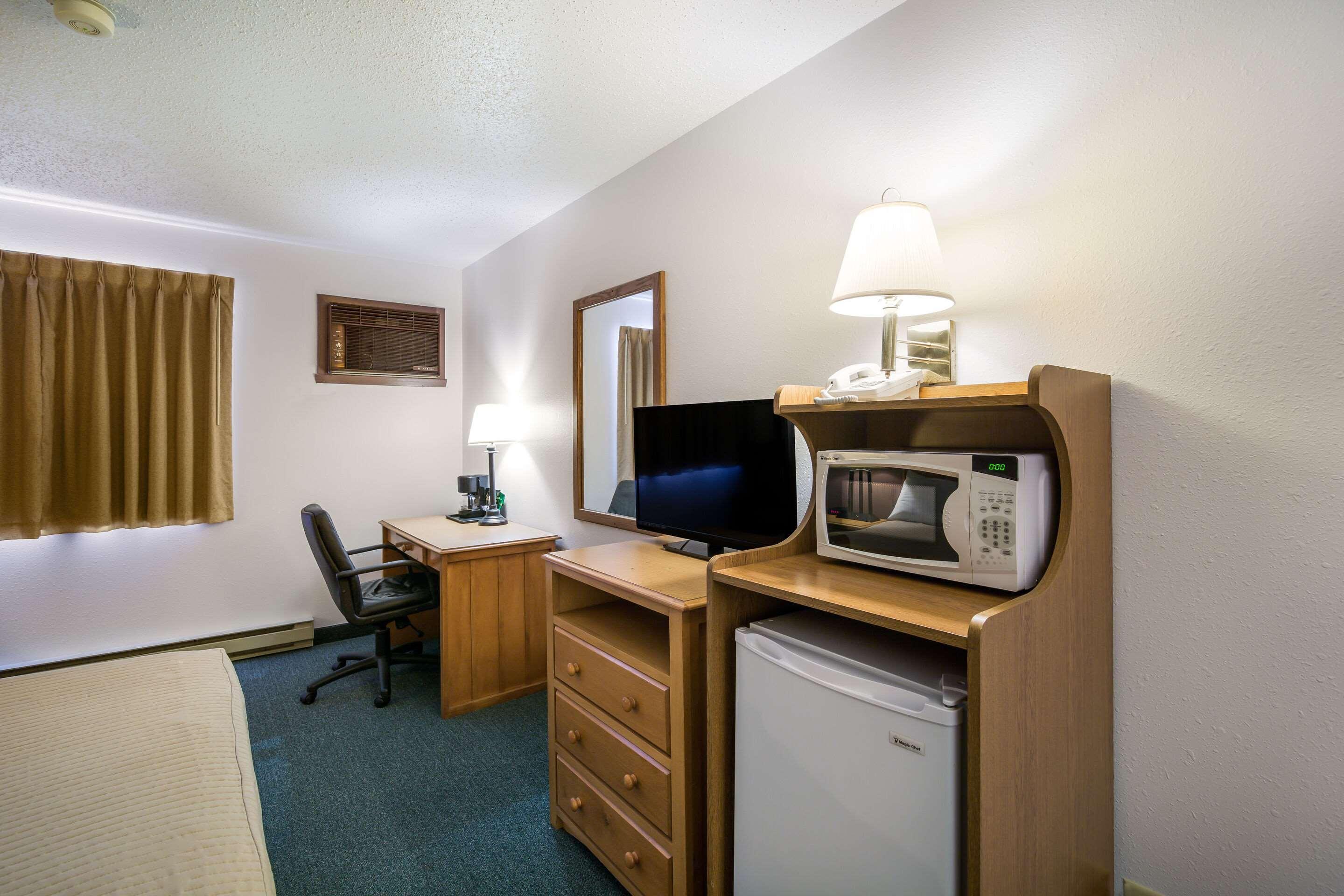 Rodeway Inn Gateway To Medora T-Roosevelt & Makoshika State Park Wibaux Ngoại thất bức ảnh
