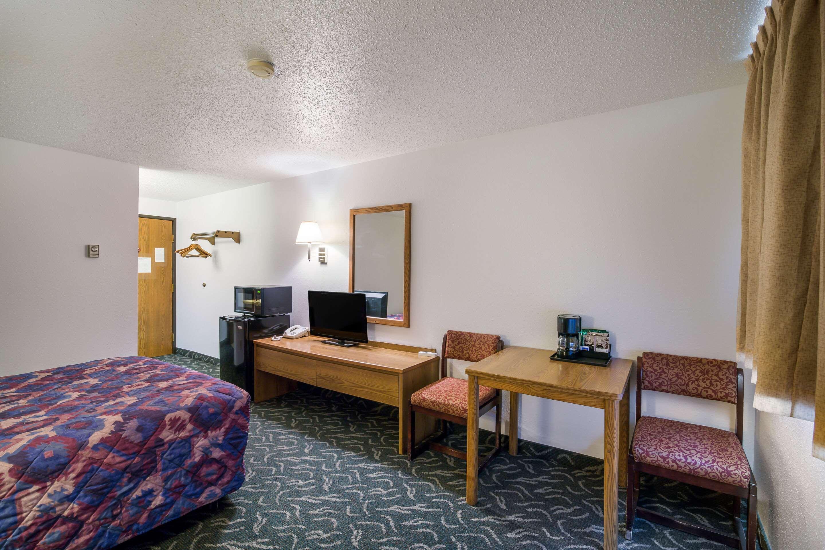 Rodeway Inn Gateway To Medora T-Roosevelt & Makoshika State Park Wibaux Ngoại thất bức ảnh