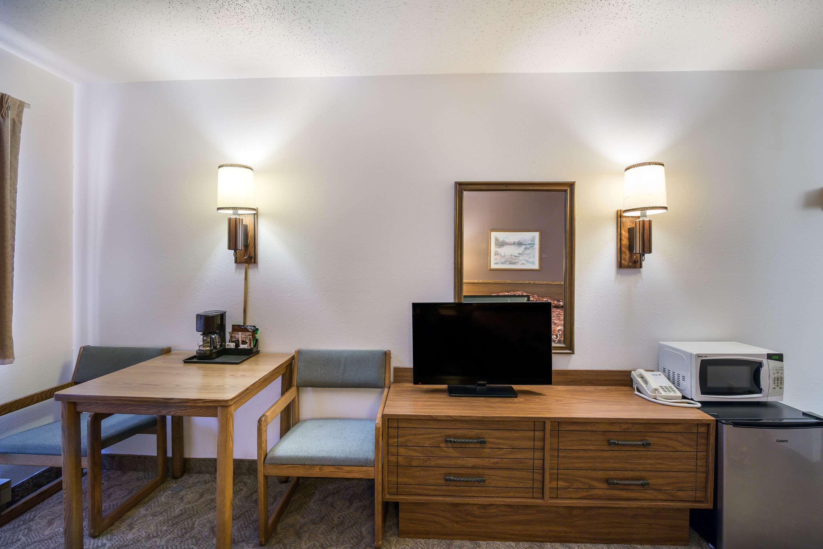 Rodeway Inn Gateway To Medora T-Roosevelt & Makoshika State Park Wibaux Ngoại thất bức ảnh