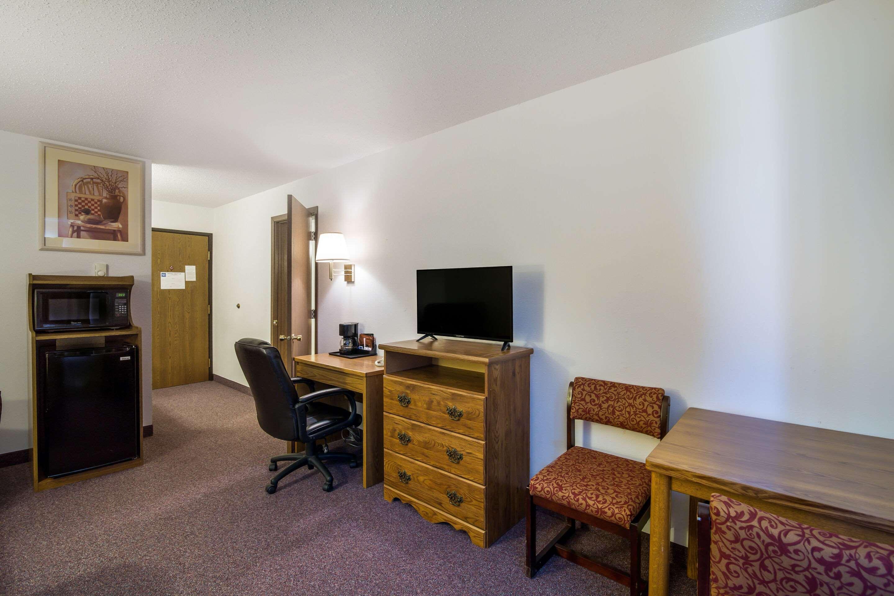 Rodeway Inn Gateway To Medora T-Roosevelt & Makoshika State Park Wibaux Ngoại thất bức ảnh
