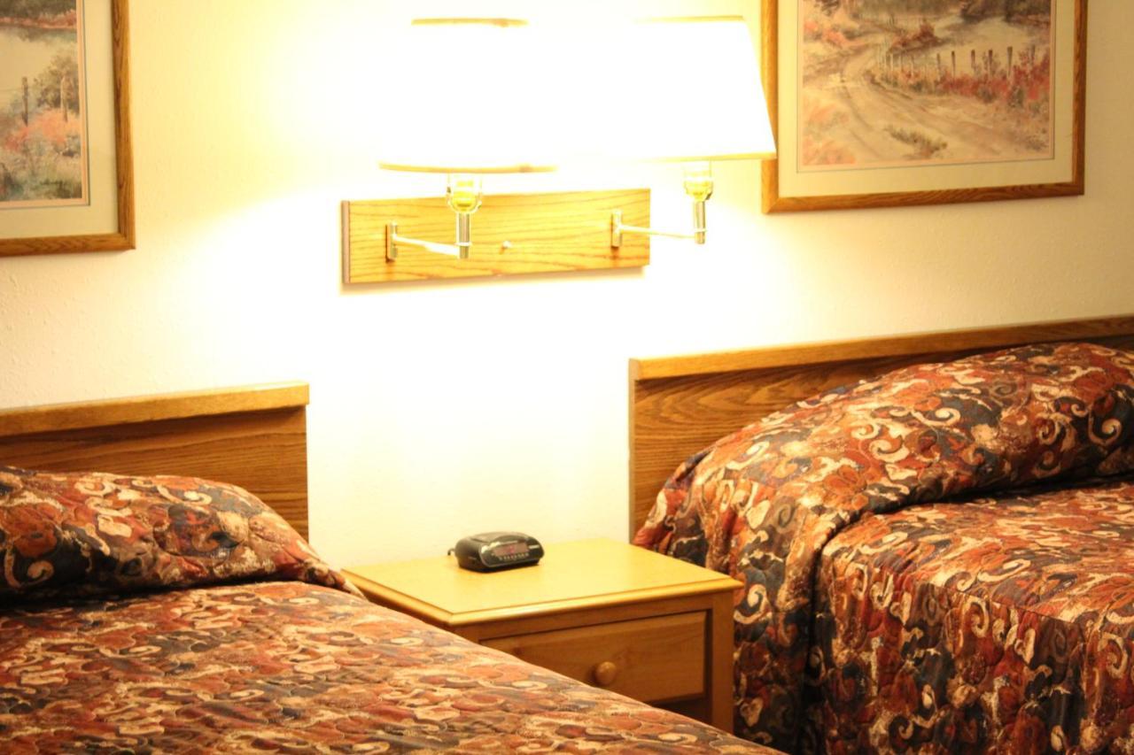 Rodeway Inn Gateway To Medora T-Roosevelt & Makoshika State Park Wibaux Ngoại thất bức ảnh
